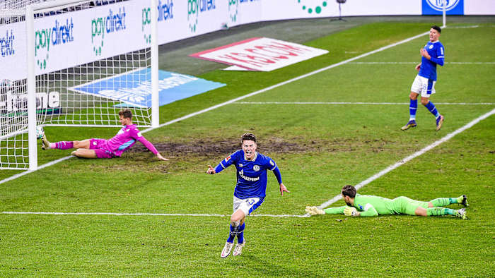 Matthew Hoppe celebrates a goal for Schalke